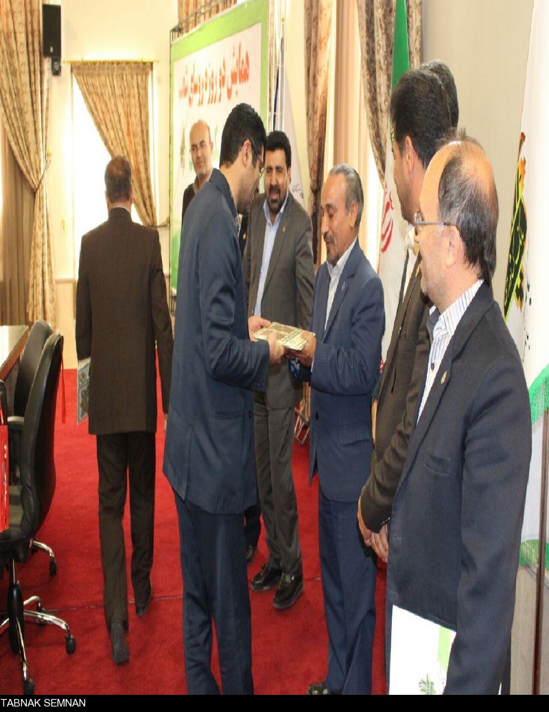 تجلیل از رؤسای شعب برتر بانک کشاورزی استان با حضور دکتر خباز استاندار سمنان