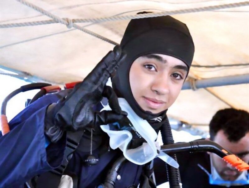 رکورد طولانی‌ترین مسافت راه رفتن زیر آب پایتخت با حجاب اسلامی ثبت شد