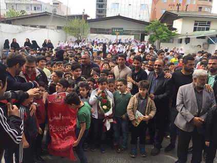 جشن قهرمانى خاطره انگیز پیشکسوتان پرسپوليس برای هانى نوروزى در مدرسه اش