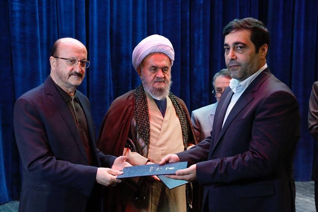 مدیران از حواشی و سیاسی کاری دوری کنند مدیران از حواشی و سیاسی کاری دوری کنند