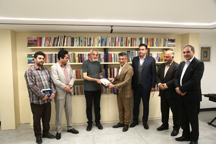 فردین صادق ایوبی، چهره هنر سال استان کردستان شد فردین صادق ایوبی، چهره هنر سال استان کردستان شد