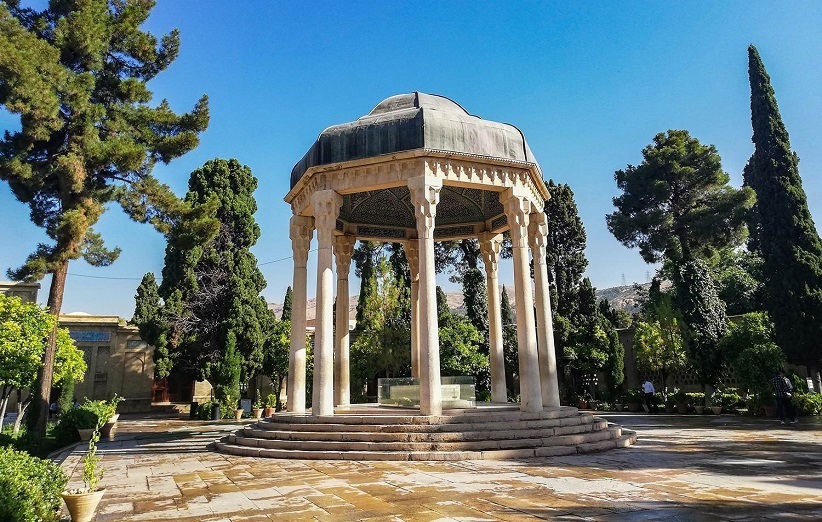 راز هزارساله آرامگاه حافظ؛ مزار لسانالغیب سه متر دورتر از بنای فعلی راز هزارساله آرامگاه حافظ؛ مزار لسانالغیب سه متر دورتر از بنای فعلی