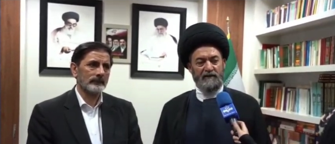امام جمعه اردبیل دو هدیه نفیس به موزه شهرداری اردبیل اهدا کرد. امام جمعه اردبیل دو هدیه نفیس به موزه شهرداری اردبیل اهدا کرد.