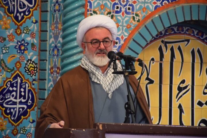 حفظ وحدت و تبعیت از رهبری، راه خنثی‌سازی توطئه‌های دشمن است
