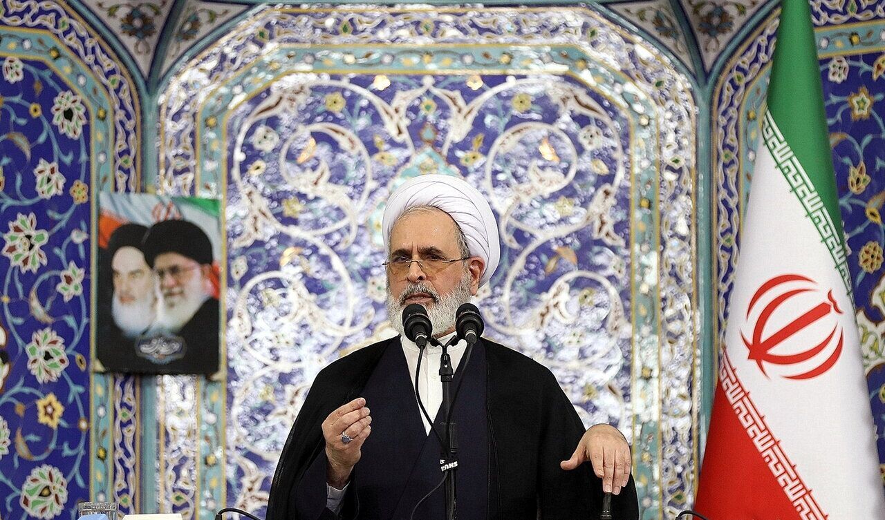 اگر در جهان رأی‌گیری آزاد شود، سیاست‌های استکباری آمریکا شکست می‌خورد / ملت ایران مقابل منطق زور ایستاده است