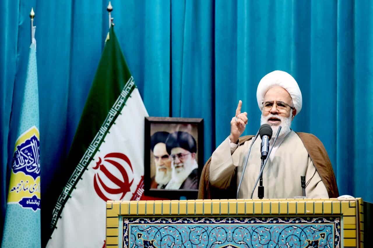 دشمن باید آرزوی اختلافافکنی میان شیعه و سنی را به گور ببرد دشمن باید آرزوی اختلافافکنی میان شیعه و سنی را به گور ببرد