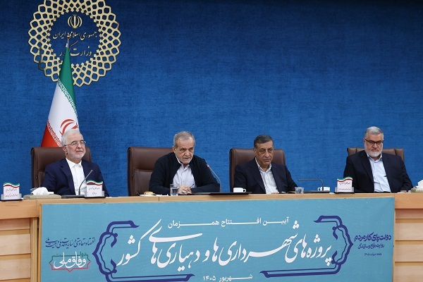 روستاهای کرمان ۲۴ مگاوات نیروگاه خورشیدی در حال اجرا دارند/ بهره‌برداری از زمین چمن مصنوعی روستایی در زرند