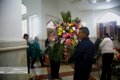 گل آرایی حرم مطهر رضوی در آستانه میلاد امام رضا (ع)