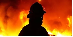 ساختمان اداره اوقاف بندرماهشهر به آتش کشیده شد