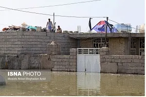 توزیع 110 هزار لیتر آب معدنی در شهرهای سیل زده خوزستان
