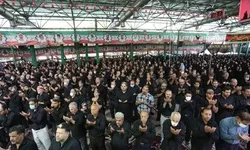 نماز ظهر عاشورا در میدان امام (ره) اقامه شد
